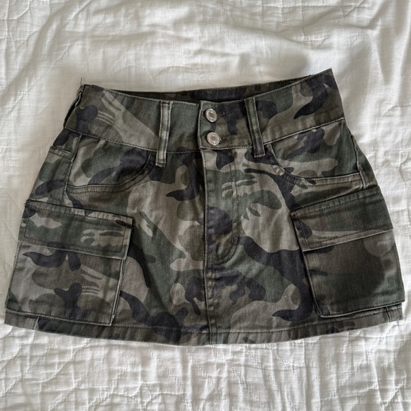 NWT SHEIN PETITE Summer Fashion Camouflage Slim Fit Multicolor / 2(Petite XS - Picture 1 of 16